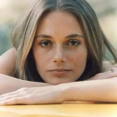 Julie Barnes