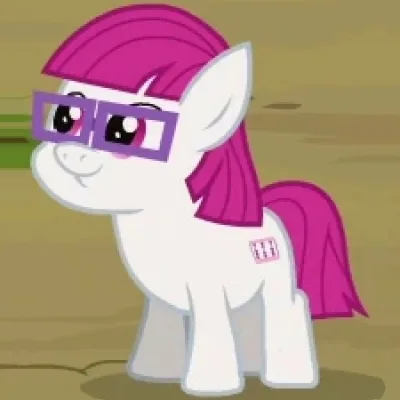 Nearsighted Schoolpony