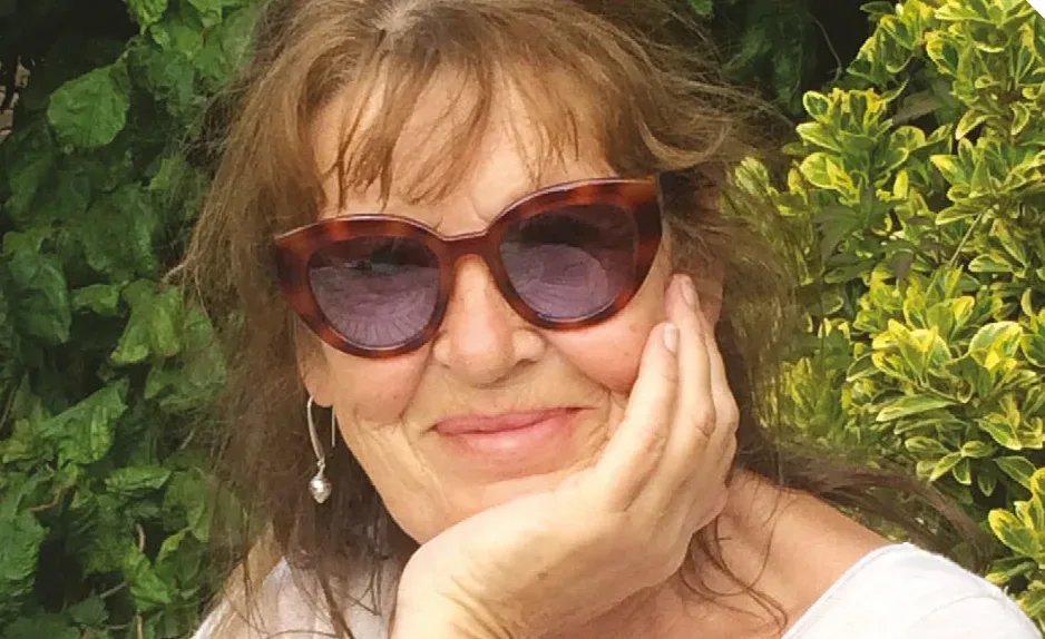 Ellie De Ville