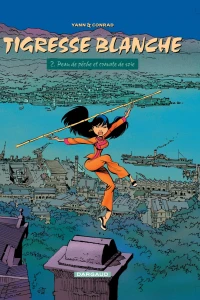 Peau de pêche et cravate de soie