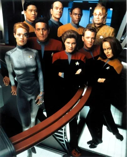 Background for USS Voyager Crew